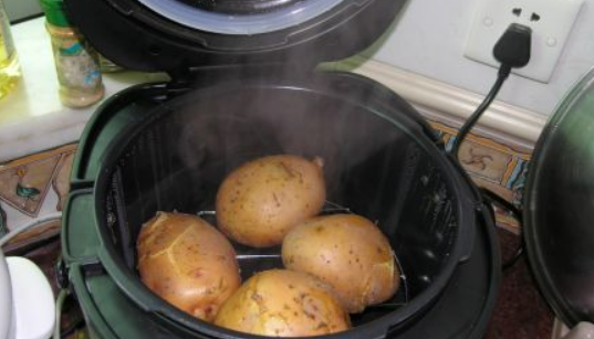 带皮土豆蒸多久,蒸土豆需要多长时间-图2