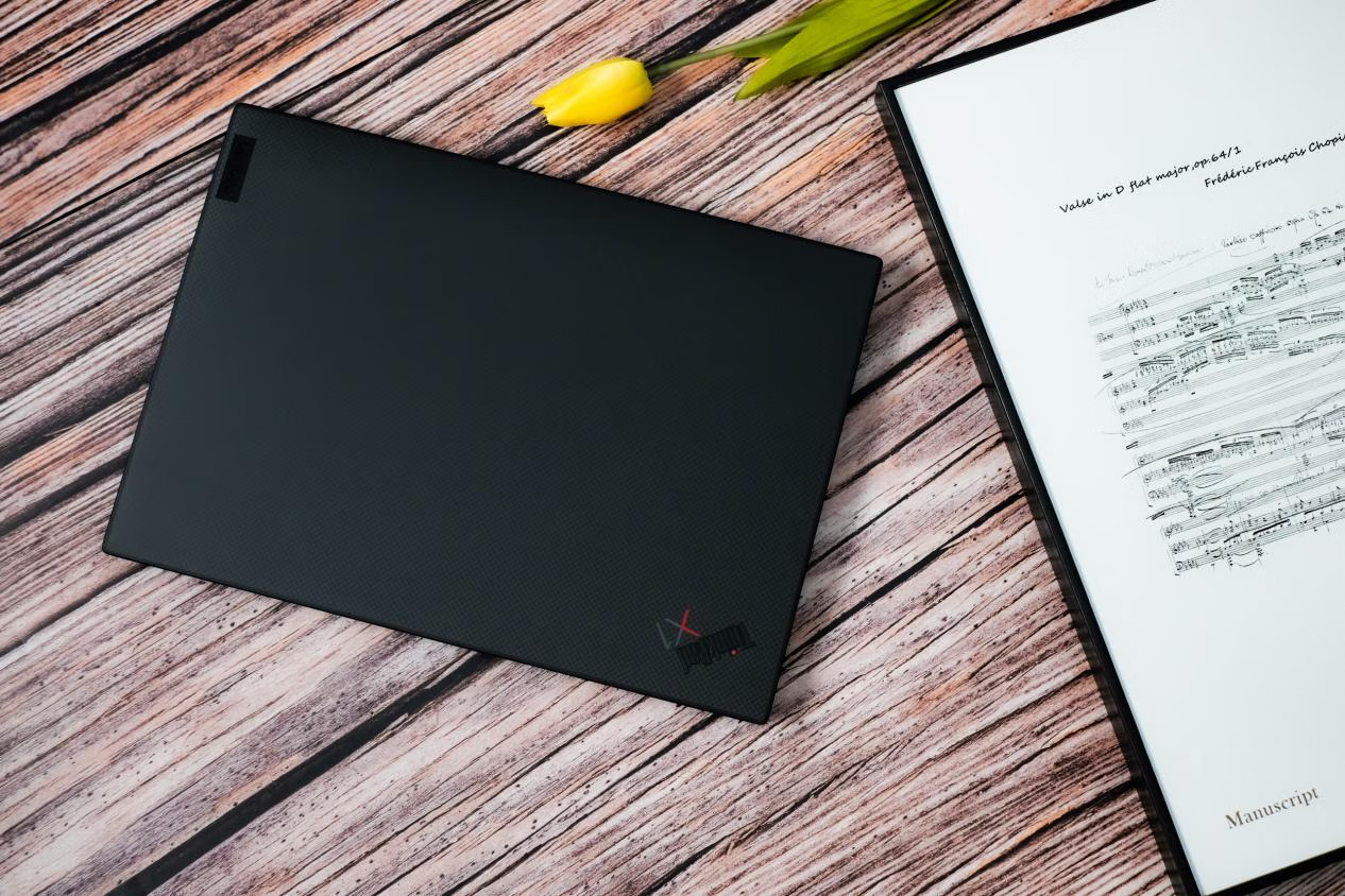 职场行家如何选择生产力工具？来看看ThinkPad X1 Carbon高性能轻薄商务本-图1