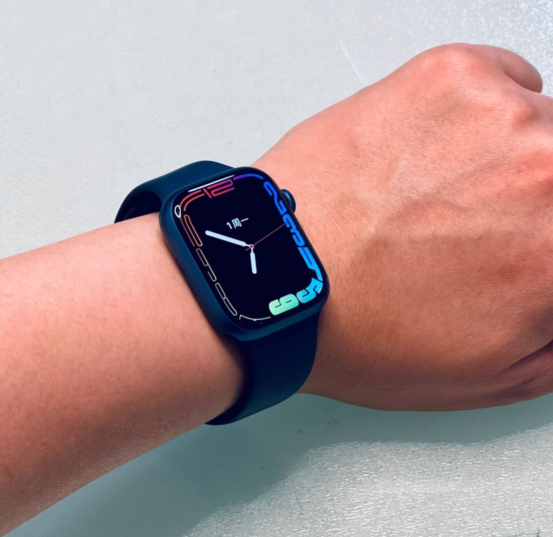 苹果Watch Series 7 智能手表评测：手腕上的大屏幕-图2