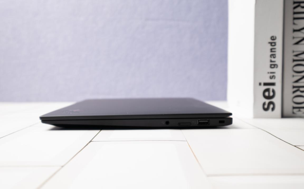 ThinkPad X1 Carbon 2021款笔记本测评：高端商务本之选-图2