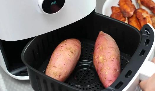 空气炸锅烤红薯要多少温度和时间（200度20分钟翻面再烤10分钟）-图2